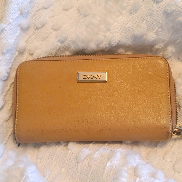 DKNY Camel Zip Wallet - Picture 1 of 6